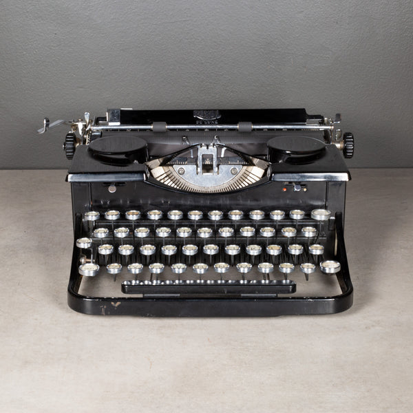 Antique Art Deco Royal "P" De Luxe Typewriter c. 1933