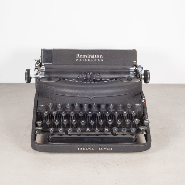 Remington Noiseless Portable タイプライター Noiseless Portable Remington Typewriter in Glossy Black 