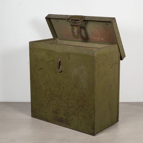 http://s16home.com/cdn/shop/products/steet-film-reel-transport-canister-holder-box-pathe-exchange-incorporated-circa-1920.1_grande.jpg?v=1621293429