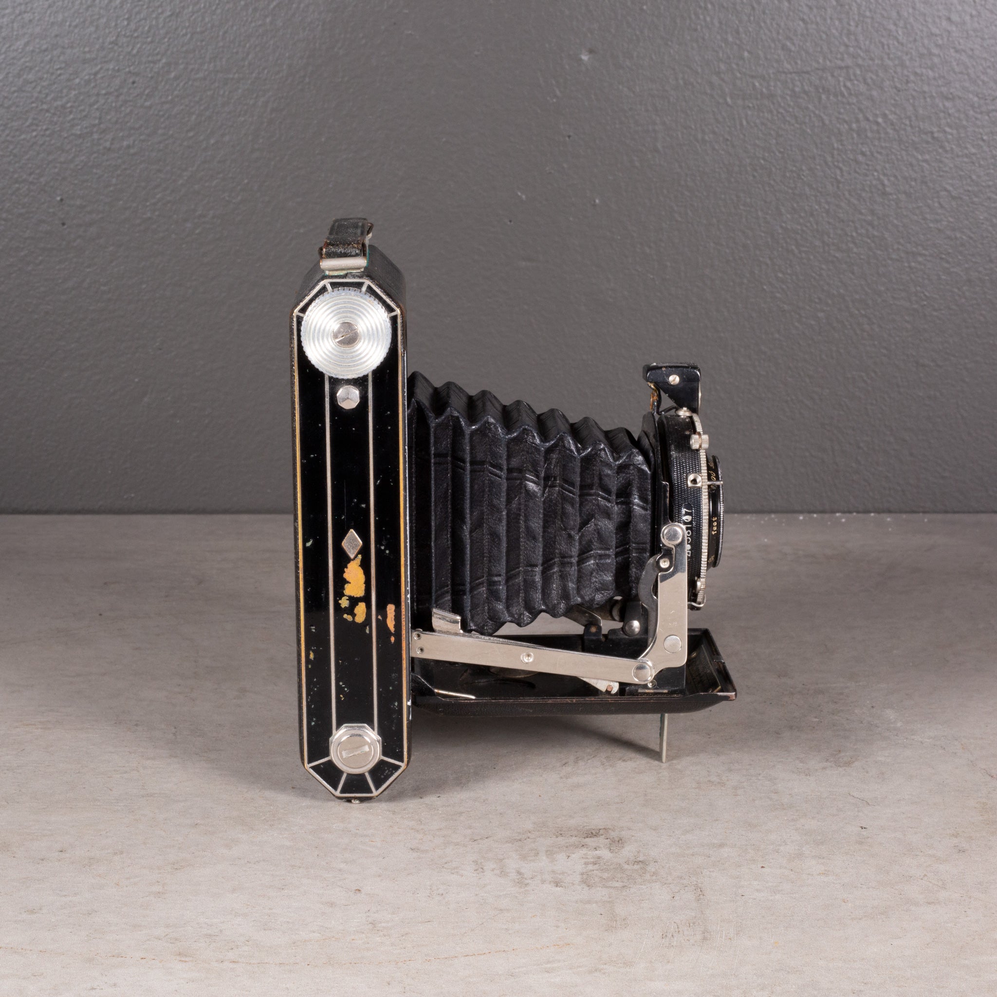 Kodak Six-20 Brownie Pliant avec une boite Medium format camera Kodak Six-20 Brownie Pliant avec une boite Medium format camera