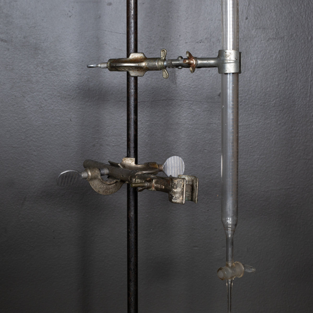 ビンテージ容器4点 Collection of Vintage Lab Glass Decanters | S16 Home
