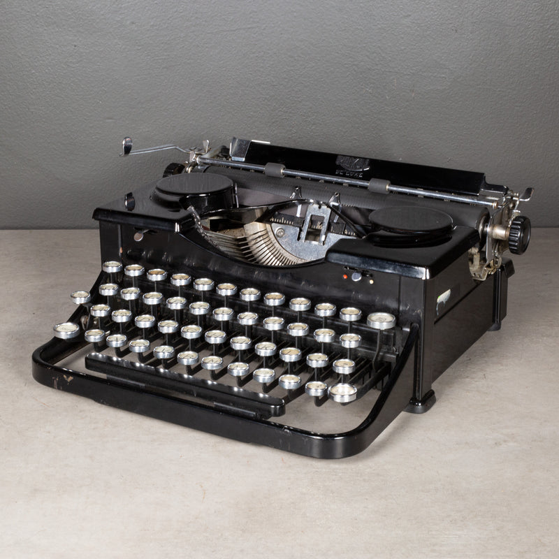 Antique Art Deco Royal "P" De Luxe Typewriter c. 1933