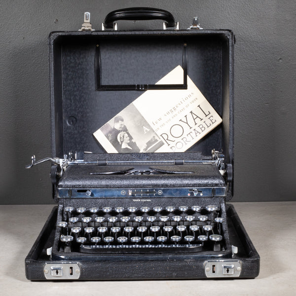 Antique Art Deco Royal De Luxe Portable Typewriter c.1935