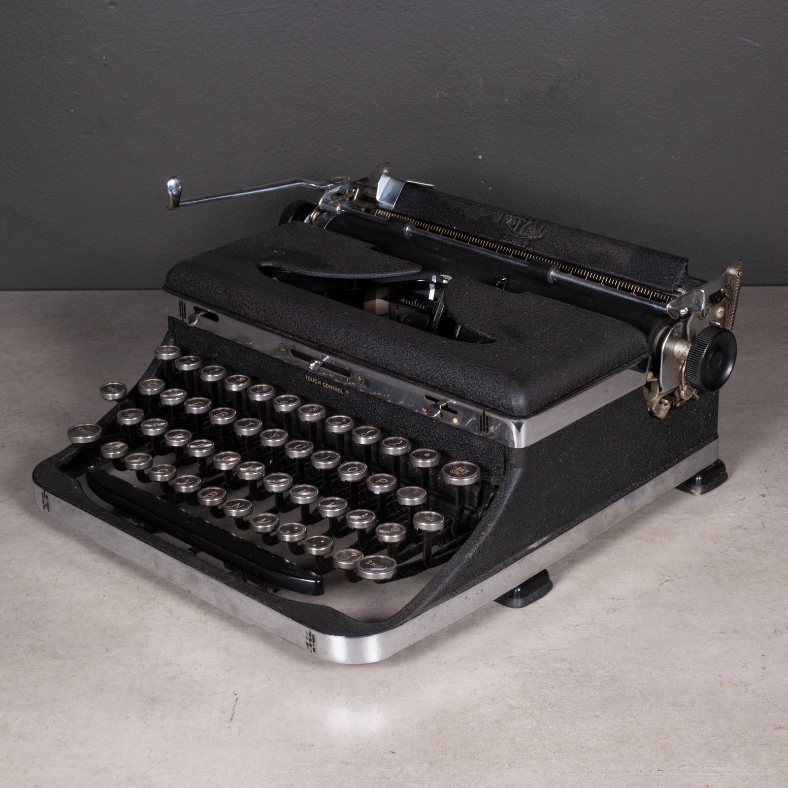 antique-royal-typewriter-