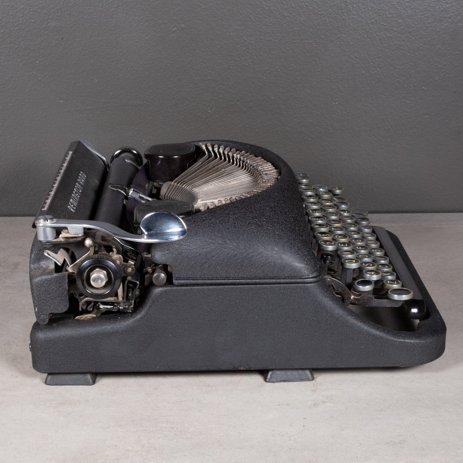 antique-typewriter-remington-