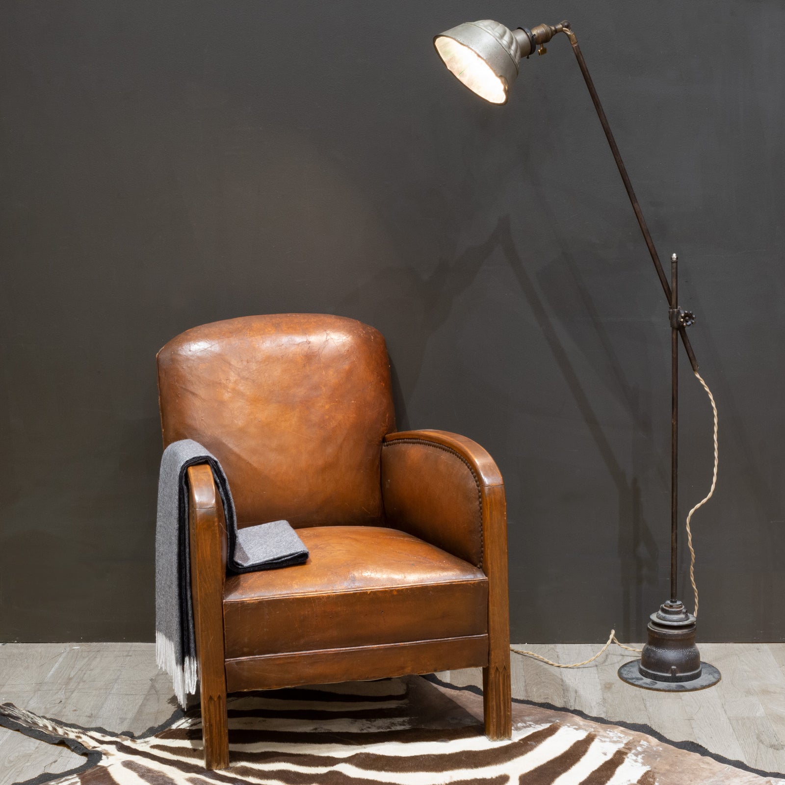 early-20th-century-tablelamp-