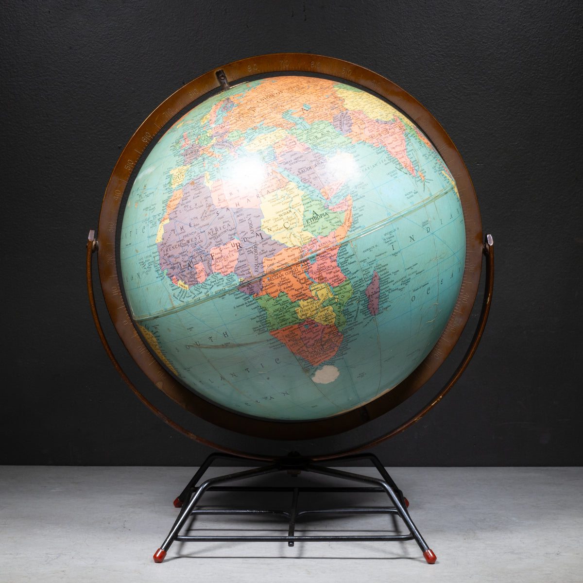 Globes | S16 Home
