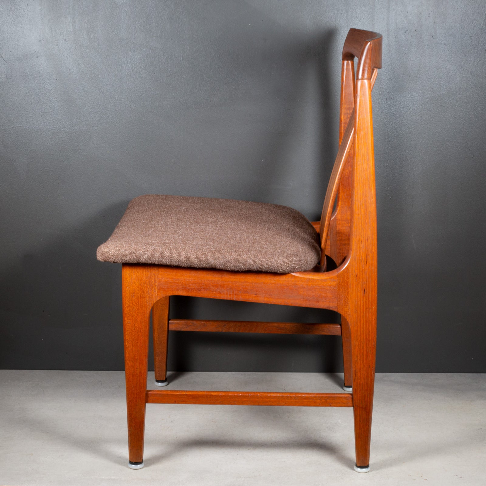 midcentury-teak-dining-chairs-