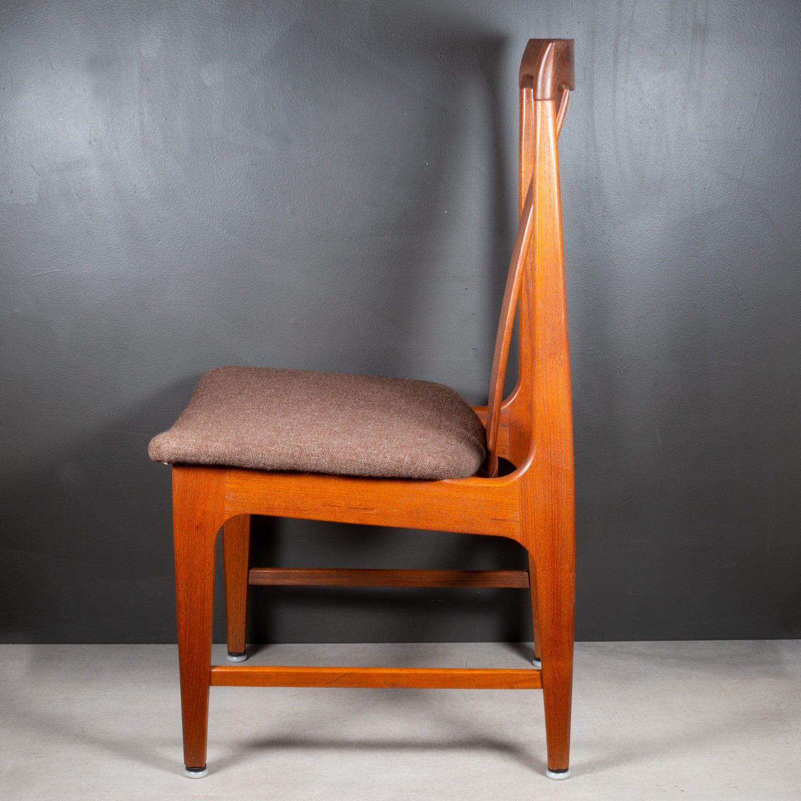 midcentury-teak-dining-chairs-