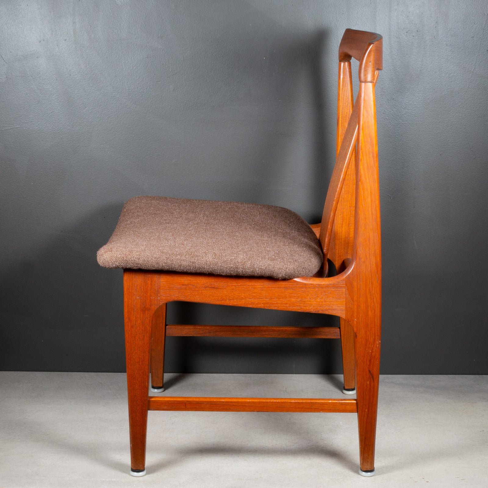 midcentury-teak-dining-chairs-