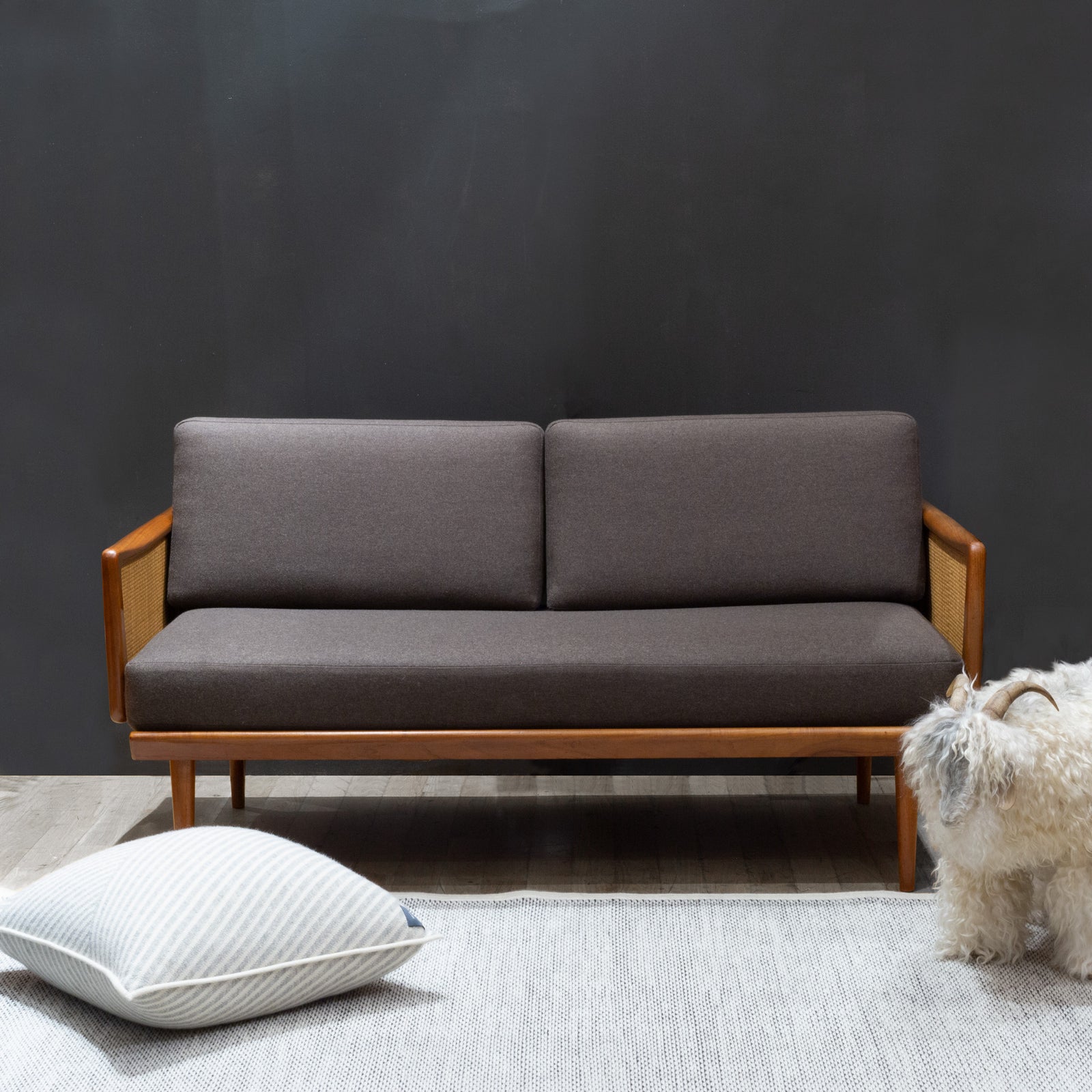 Peter Hvidt & Orla Mølgaard-Nielsen, FD 451 Daybed for France