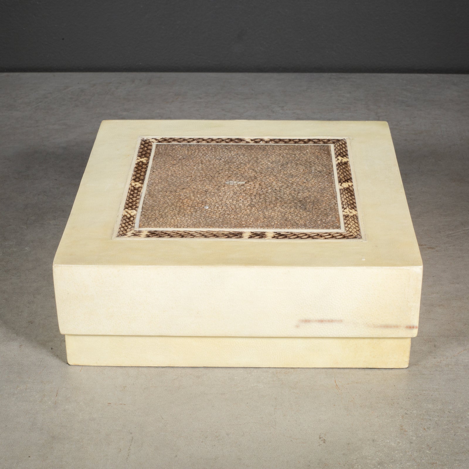 r_y-augousti-paris-shagreen-