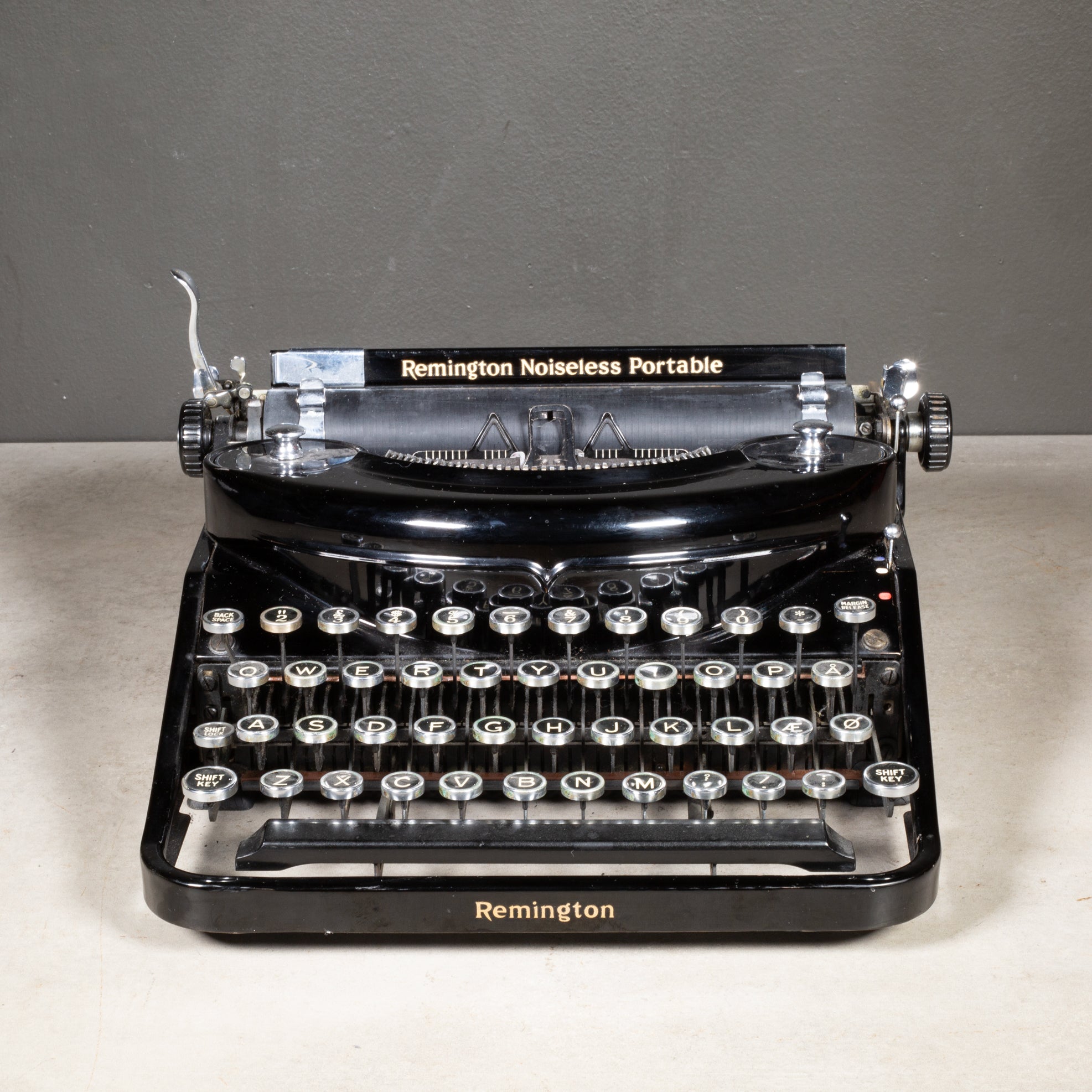 アンティーク レミントン Remington タイプライター　noiseless Antique Remington Portable Noiseless Typewriter c.1937 | S16 Home