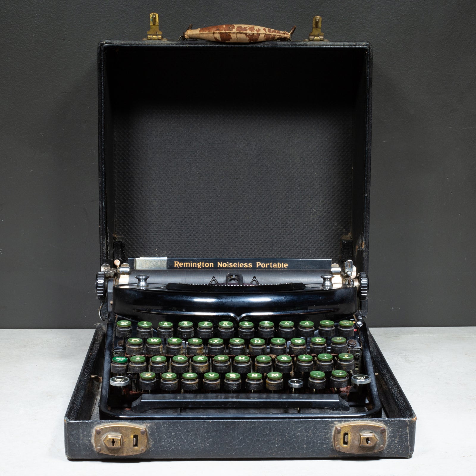 Antique Remington Portable Noiseless Typewriter and Case c.1937