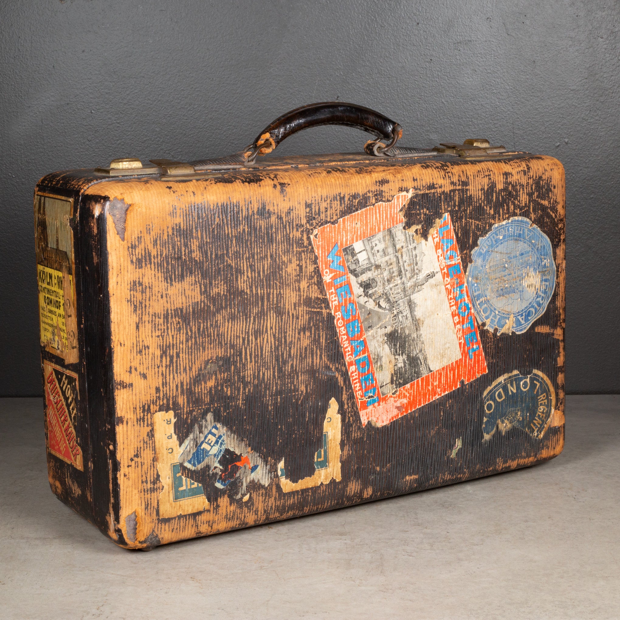 1950–60s ヴィンテージスーツケース 大型 希少ステッカー付 Vintage Suitcase with Original Travel Stickers c.1950 | S16 Home