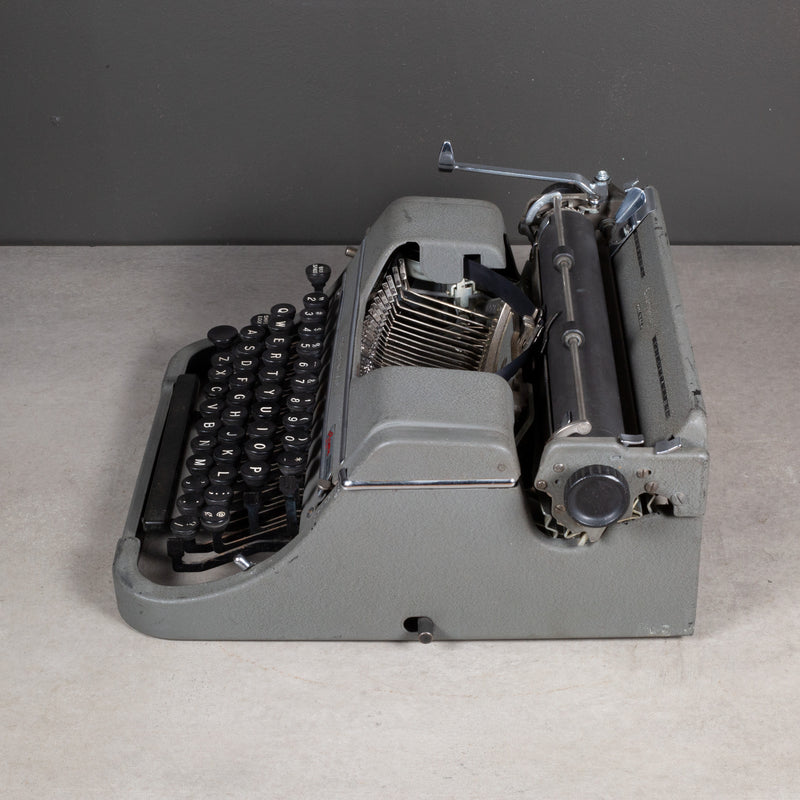 Vintage Underwood Champion Portable Typewriter c.1946
