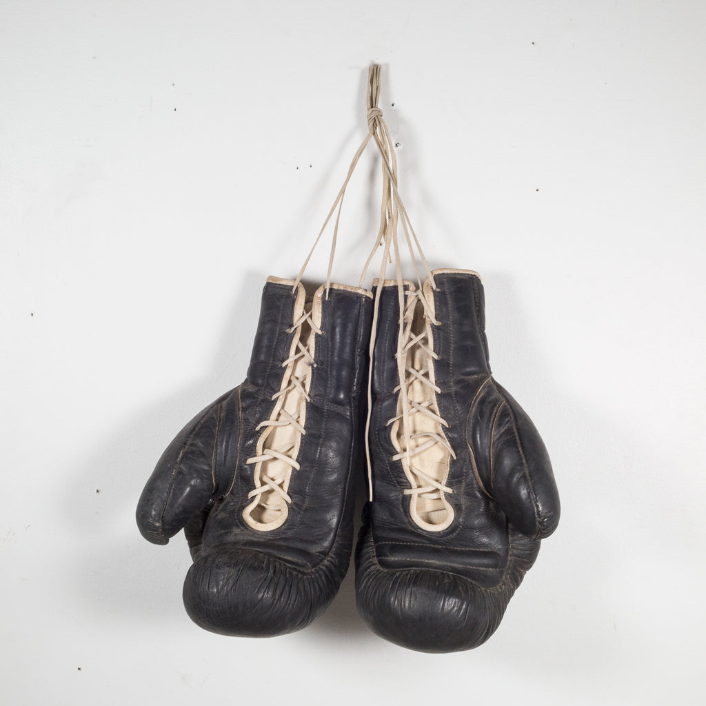 ボクシンググローブ 16オンス Tuf-Wear タフウェア ヴィンテージ品 Black Leather Tuf Wear Boxing Gloves c.1970 | S16 Home