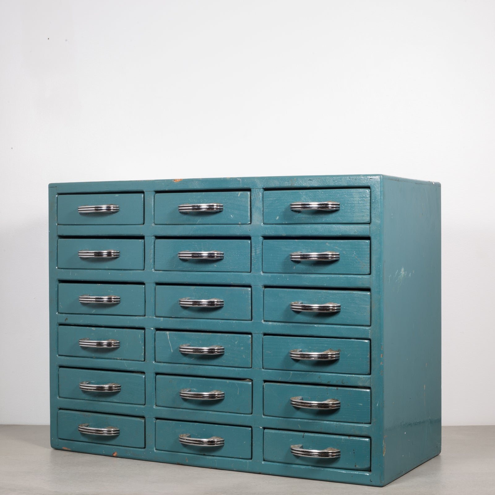 antique-machinist-chest-silver