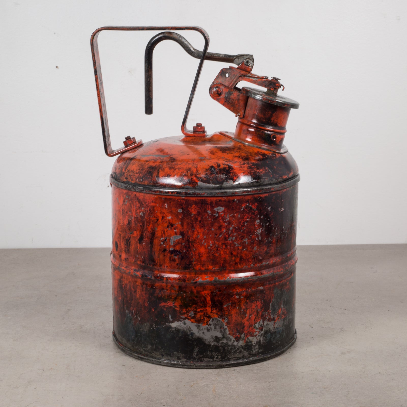 ヴィンテージイーグルセーフティー缶 antique-red-gas-cans-