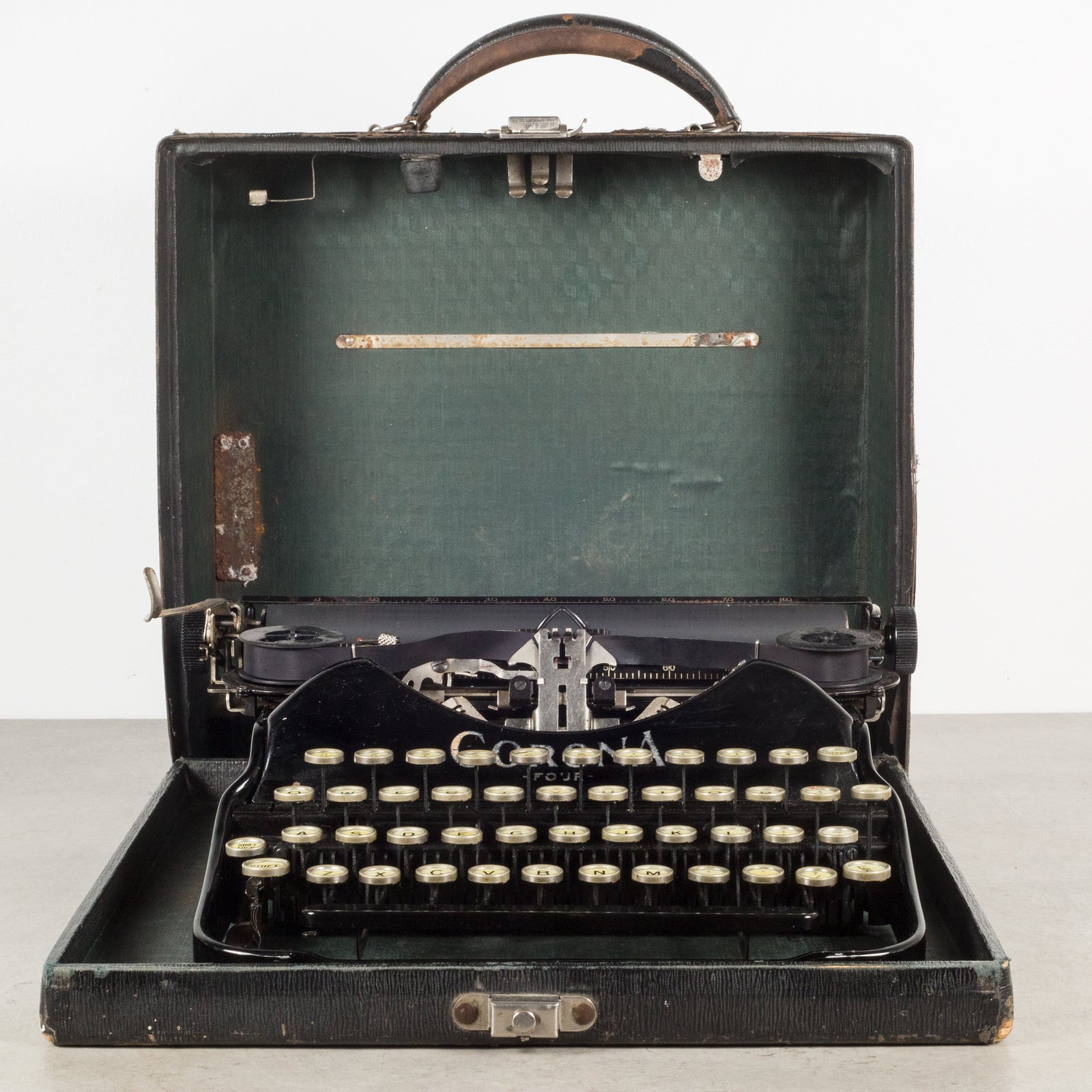 art-deco-corona-portable-four-