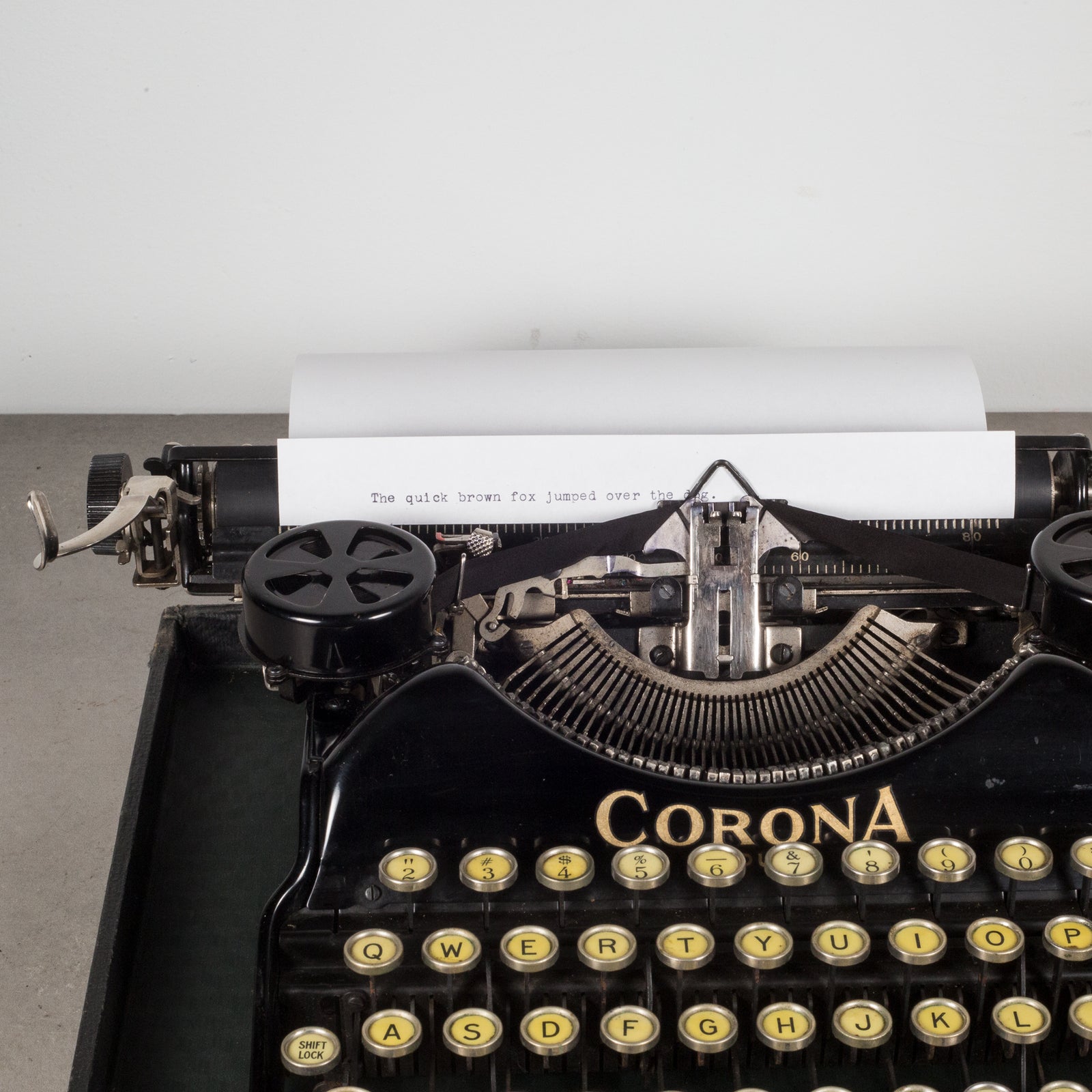 CORONA FOUR タイプライター 黒 Circa 1928 Corona Four vintage typewrter in stunning