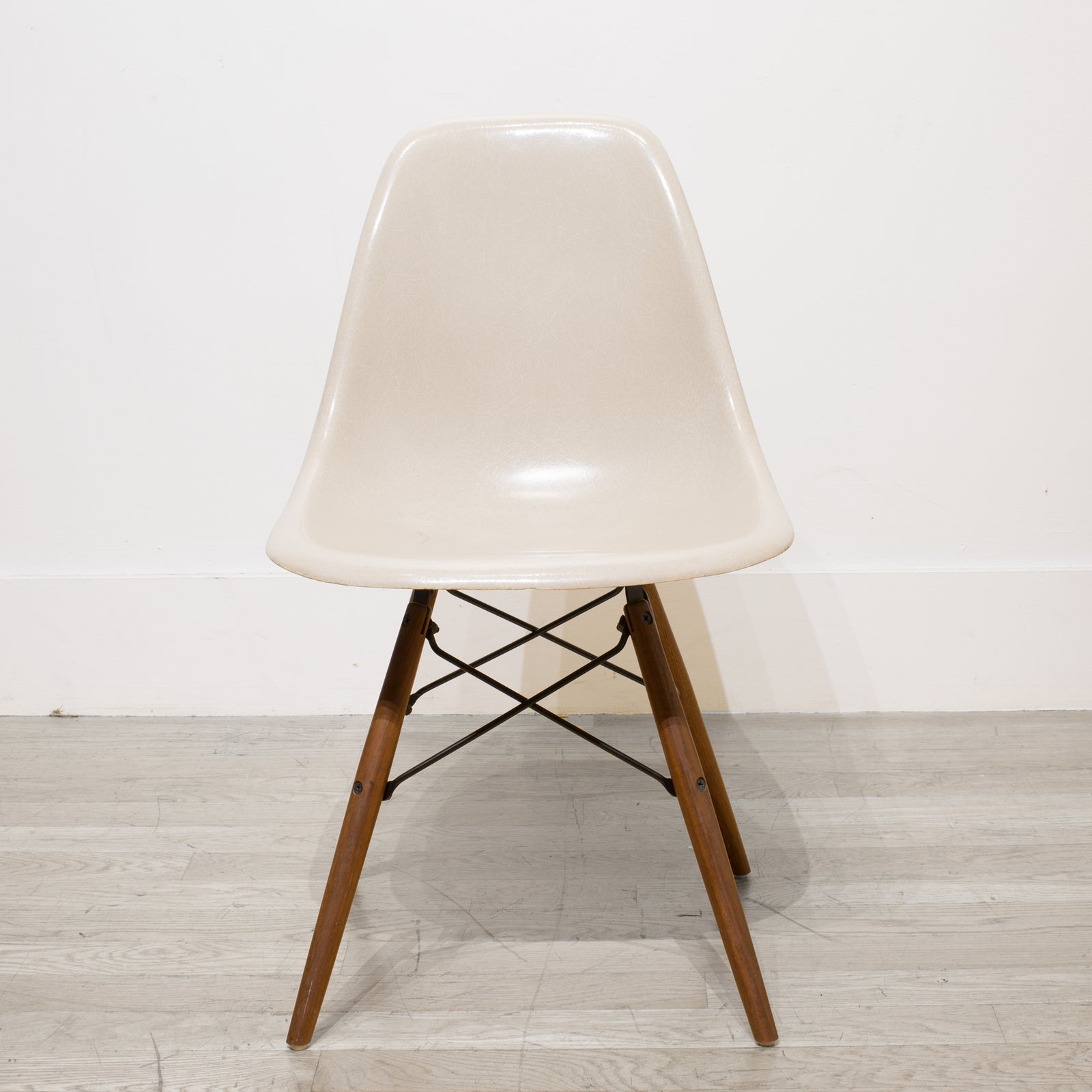 eames-fiberglass-herman-miller