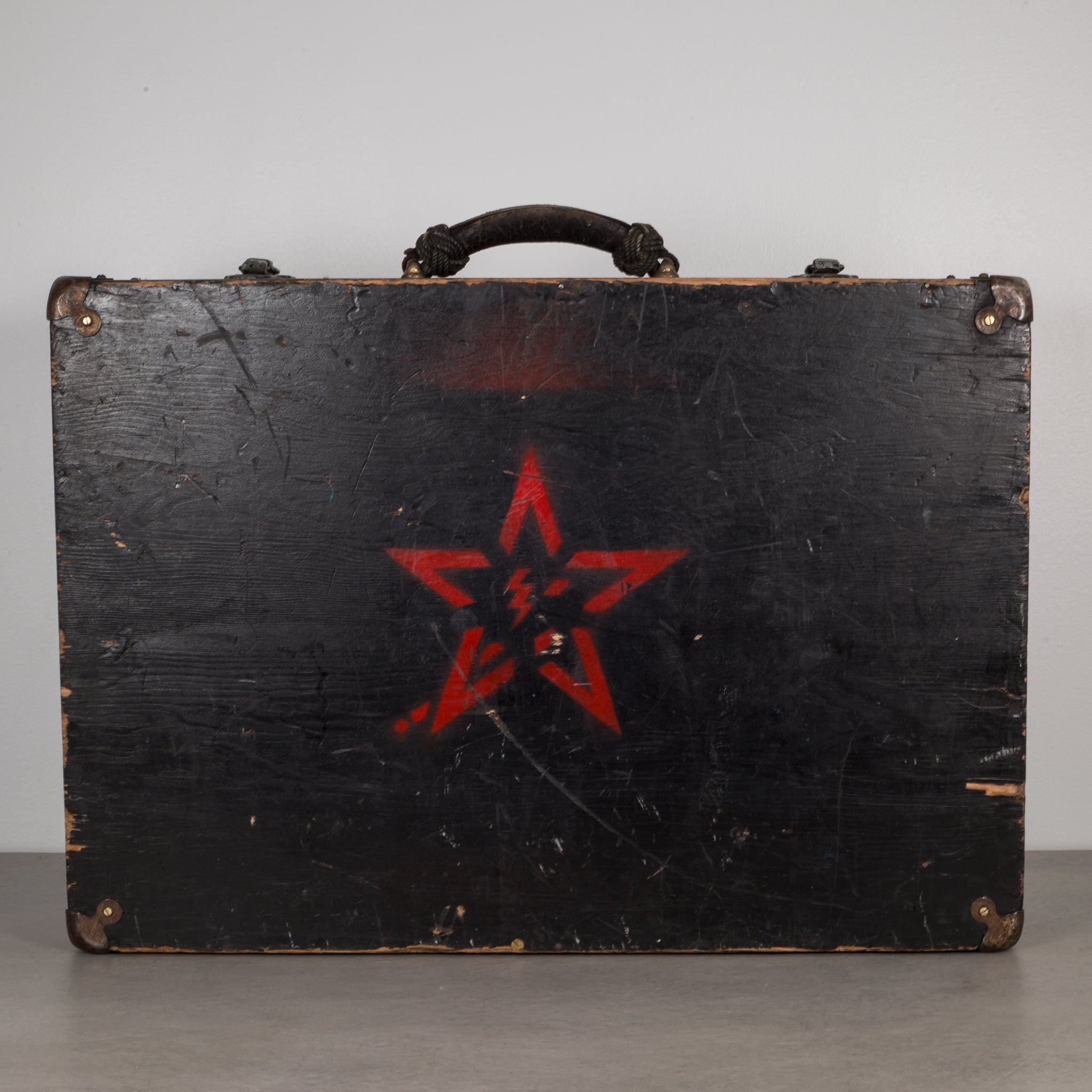 handpainted-wooden-mechanist- 