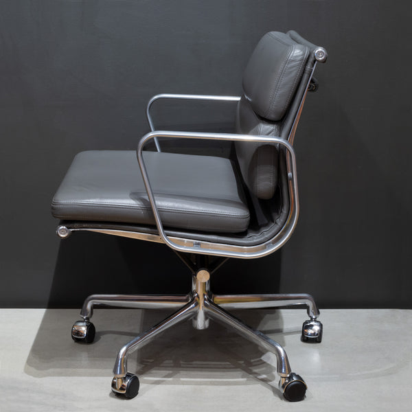 Eames Soft Pad Leather Office Management Chair by Herman Miller
