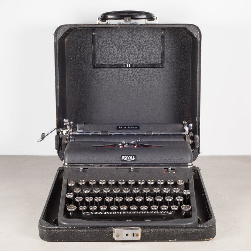 Antique Royal Quiet DeLuxe Typewriter with Black Crinkle Finish c.1939