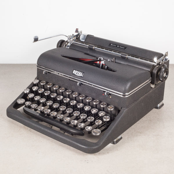 Antique Royal Quiet DeLuxe Typewriter with Black Crinkle Finish c.1939