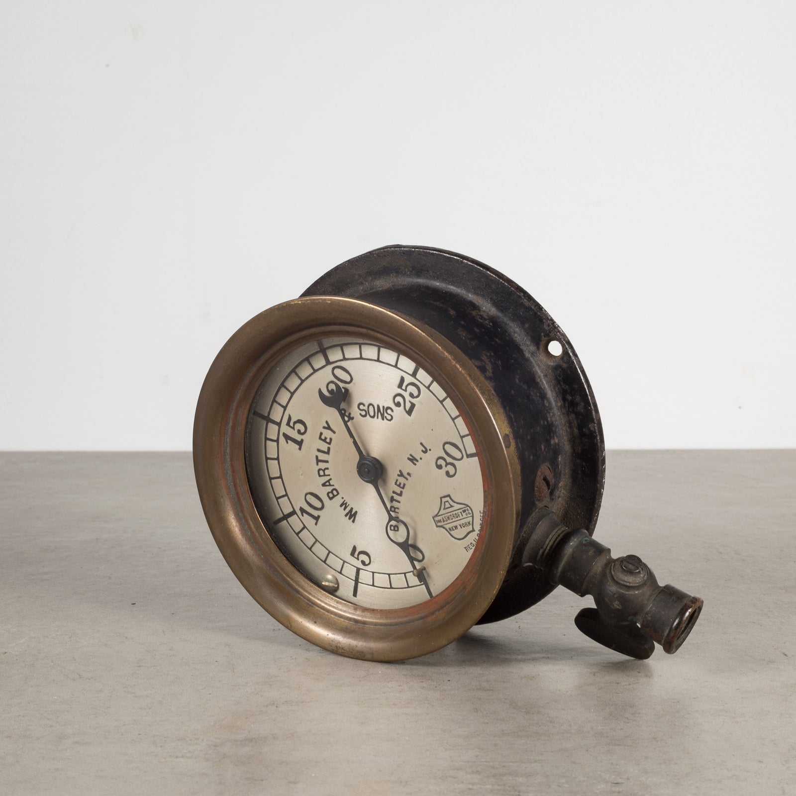small-brass-pressure-gauge-