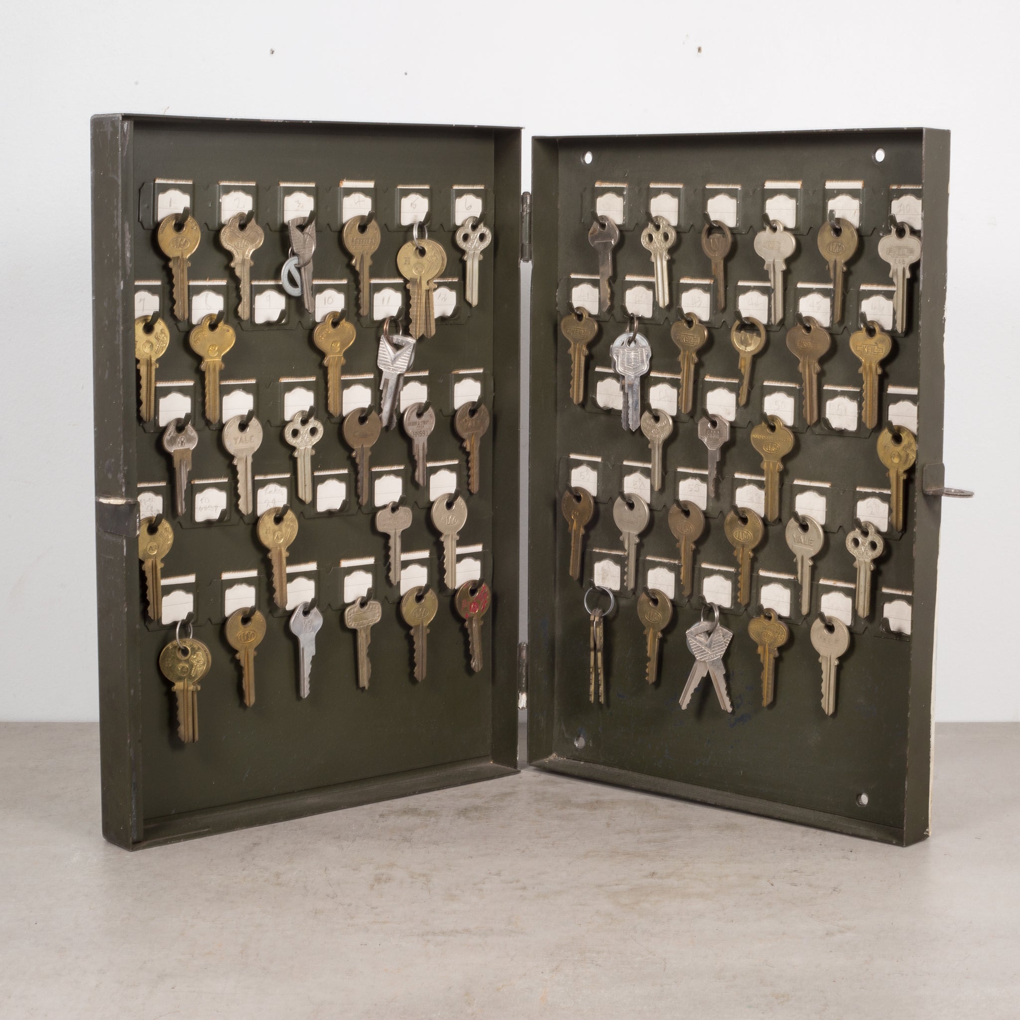 Vintage Mountable Steel Key Holder c.1940| S16 Home