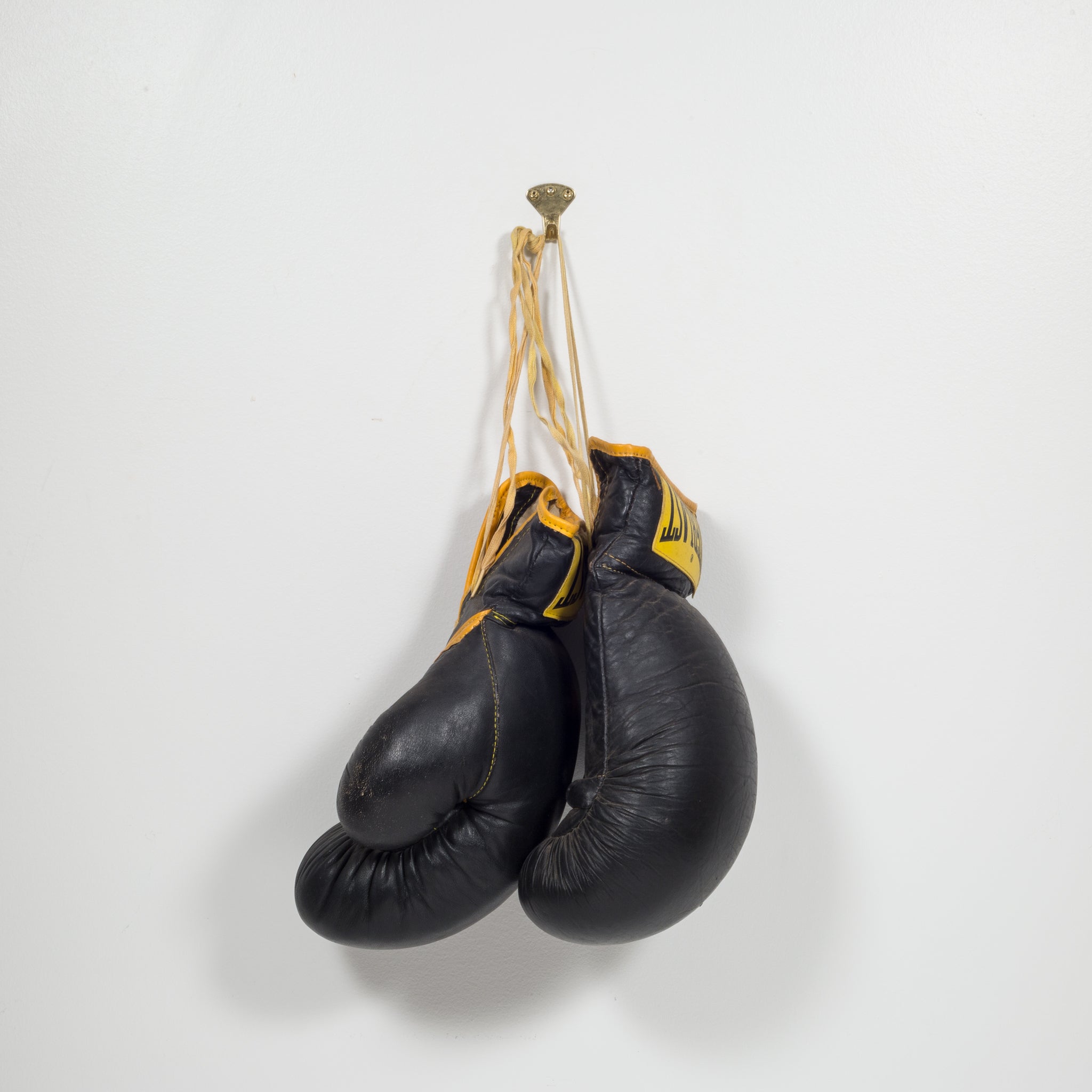 Leather Everlast #14 Boxing Gloves, circa 1960s – S16 Home