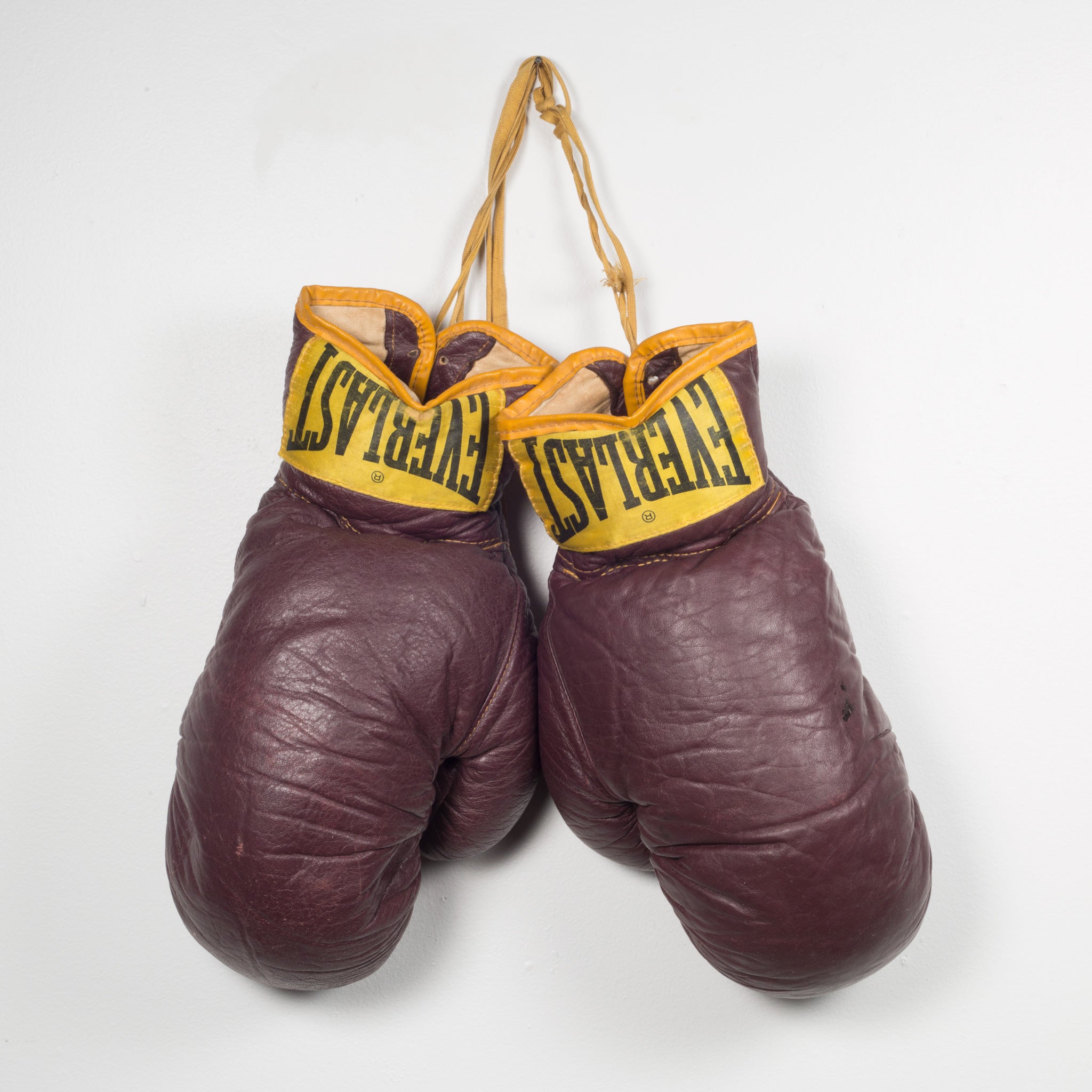 【まこ】VINTAGE EVERLAST BOXING GROVES Leather Everlast Boxing Gloves c.1960 | S16 Home