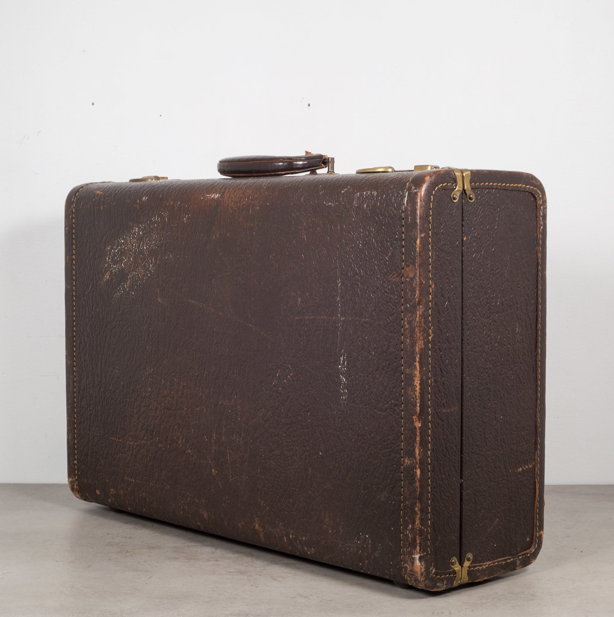 1940s Rouge Leather Travel Bag – Decades Inc.